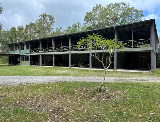 The "Toorbul Lodge"
Lifestyle, Space & Opportunity on 40 acres