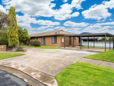 1 Cyrilla Court, West Wodonga