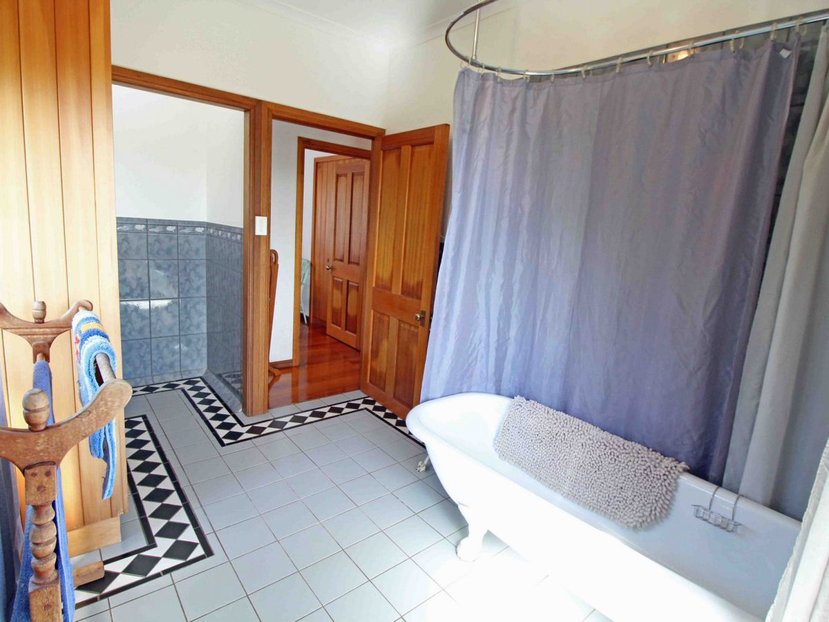 27 TWELFTH AVENUE, Atherton