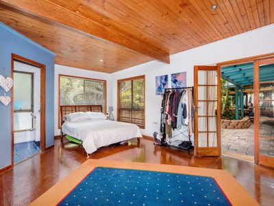24 Rajah Road, Ocean Shores