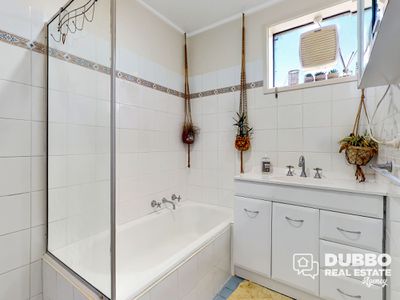 1 / 10 Sturt Circle, Dubbo
