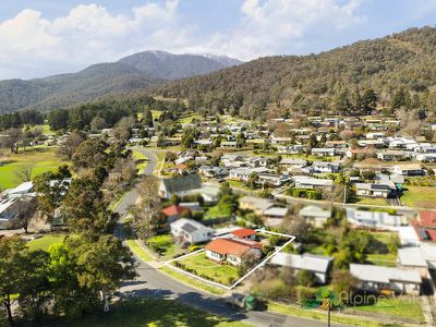 14 Lakeside Avenue, Mount Beauty