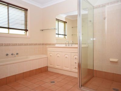 14 Pinehurst Avenue, Dubbo