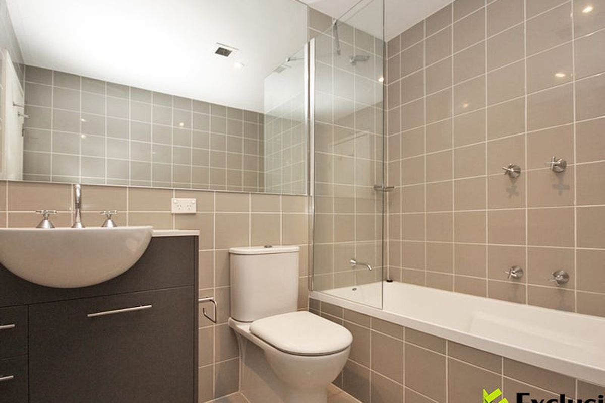 402 / 26 Rider Boulevard, Rhodes