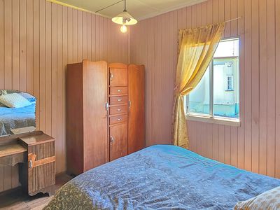 6 Golf Links Road, Atherton