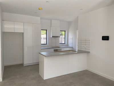 8 / 5 Helms Street, Newcomb