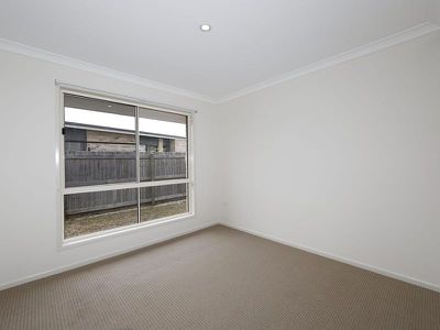 8 Oriole Ct, Woodgate
