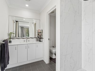 10 Teague Way, Lakelands