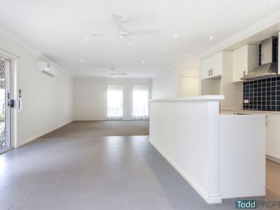 2 / 40 Playne, Heathcote
