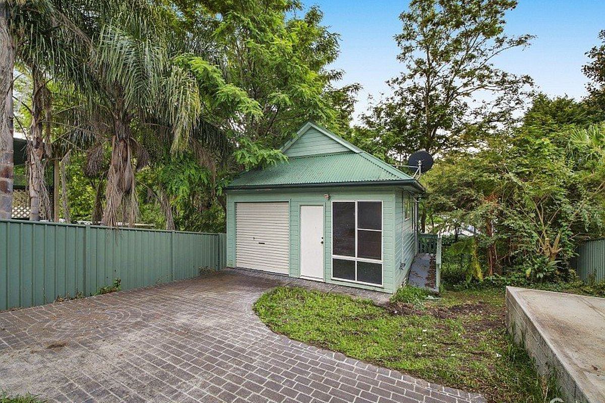 11 Narrawa Avenue, Erina