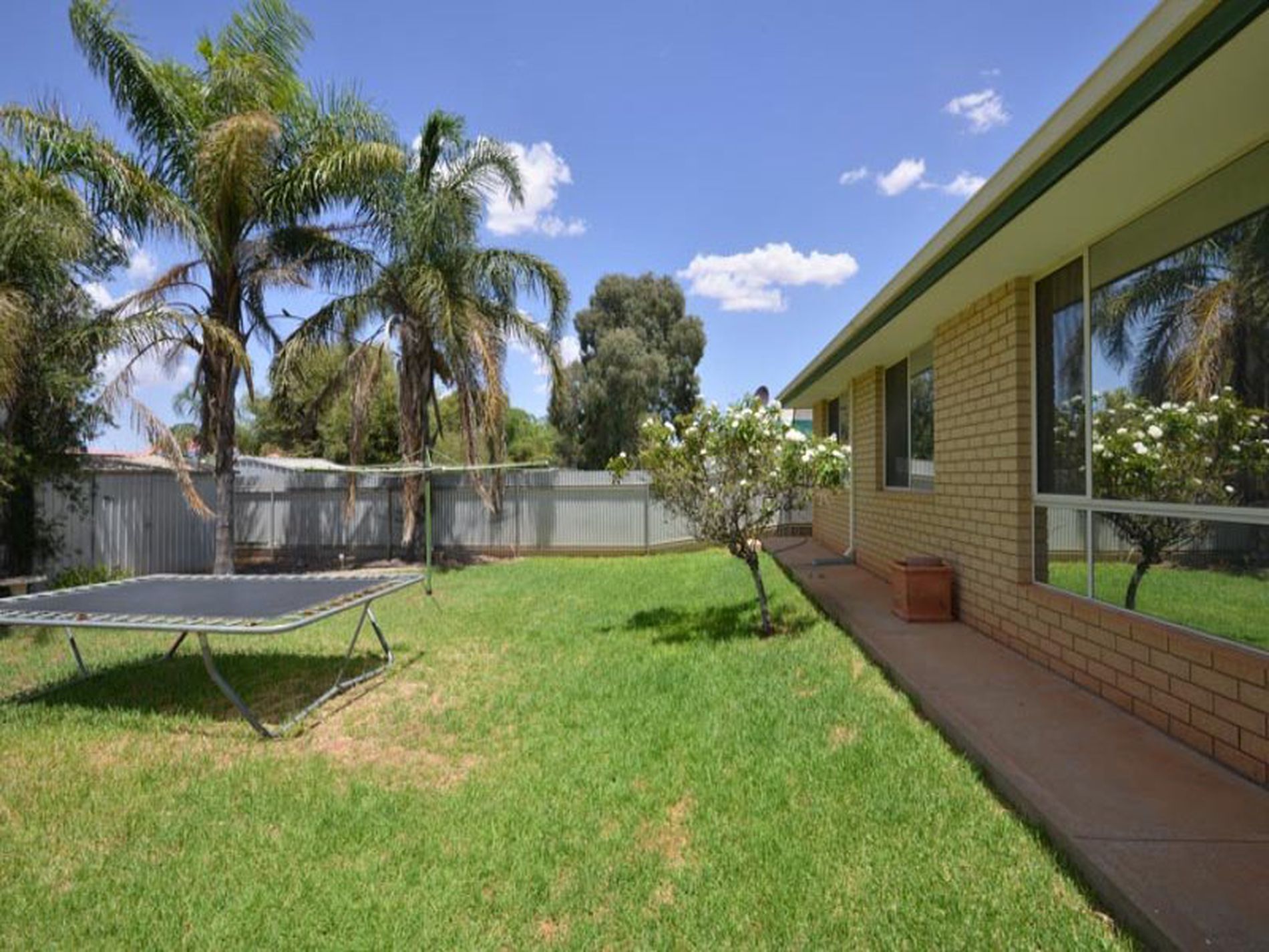 8 Seinor Street, Somerville