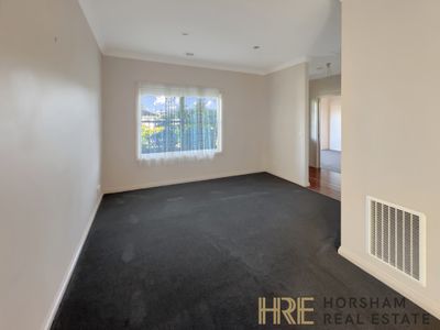 1 / 8 Dougherty Street, Horsham
