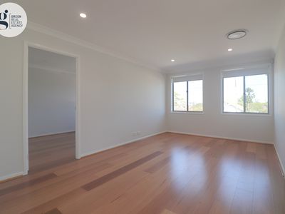 28 Hawkesbury Road, Westmead