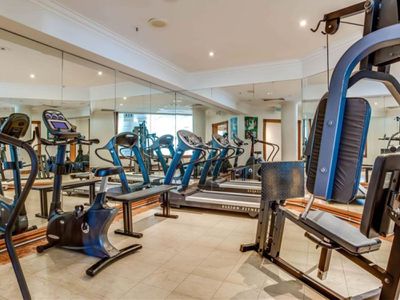327 / 2-4 View Avenue, Surfers Paradise