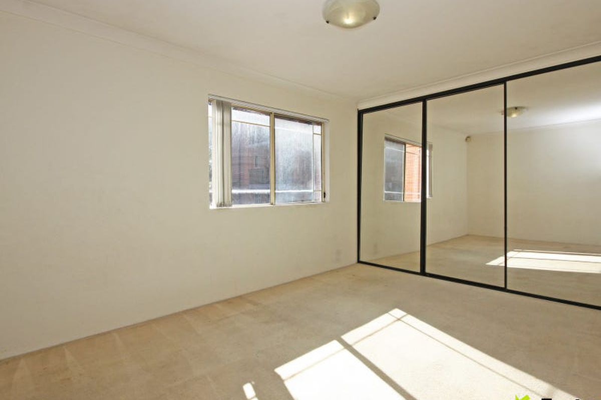 3 / 8-12 Hornsey Road, Homebush West