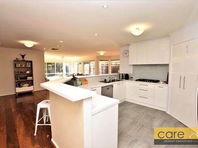 9 Sovereign Close, Patterson Lakes