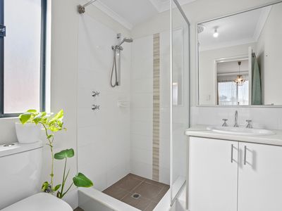 2 PENDRAGON LANE, Baldivis