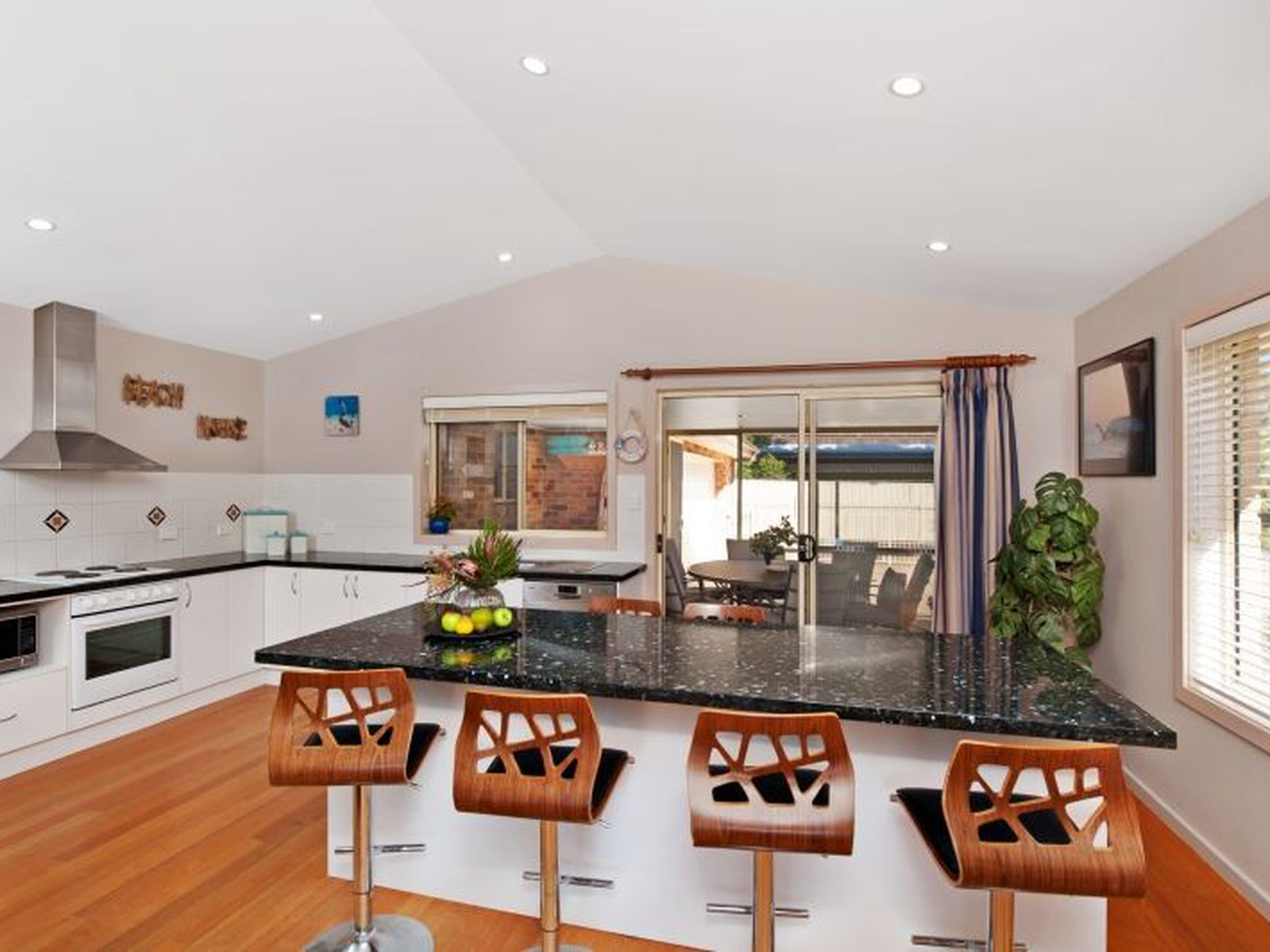 21 Beach Street, Lake Tabourie