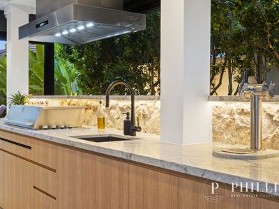2566 Cressbrook Drive, Hope Island