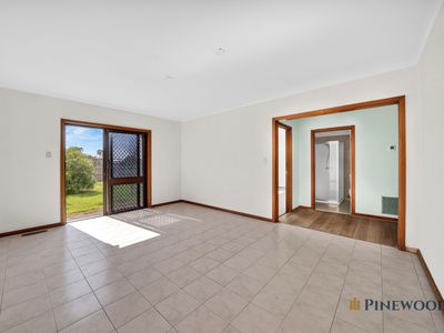 72 Winter Crescent, Reservoir