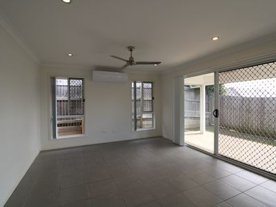 7 Bowerbird Street, Deebing Heights