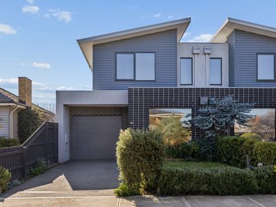 8B Waiora Parade, West Footscray