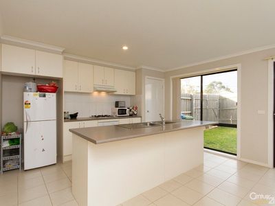 4 / 9 Carly Close, Narre Warren South