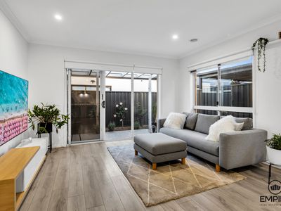 16 Modern Avenue, Clyde North