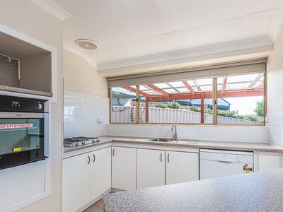 4 Camfield Place, Beldon