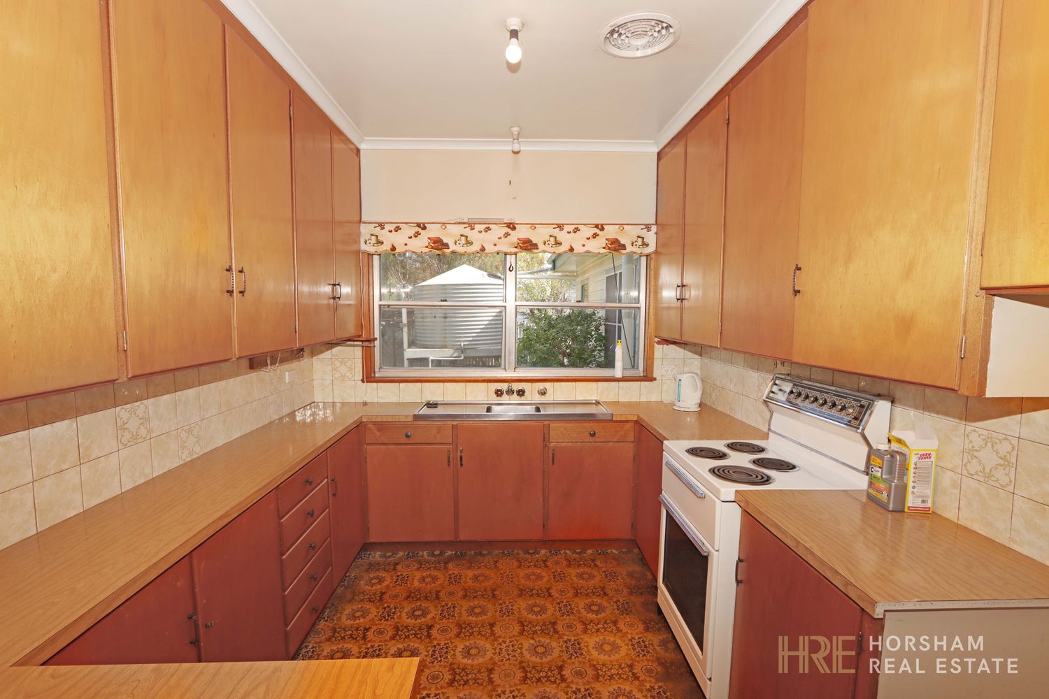 7 Tena Avenue, Horsham