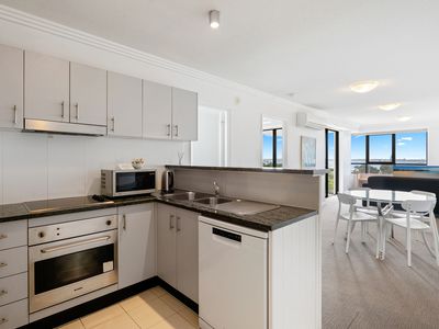 19 / 136 Marine Parade, Southport