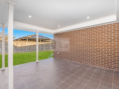 20 Walseley Crescent, Gledswood Hills