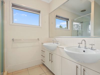86 Grande Avenue, Springfield Lakes