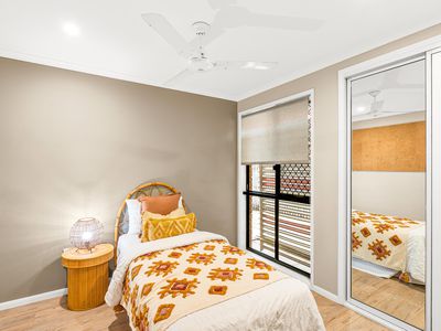 10 Vassallo Drive, Glenella