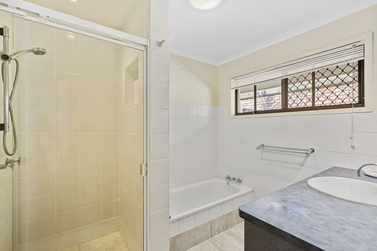 2 / 4 Fishermans Bend, Balmoral