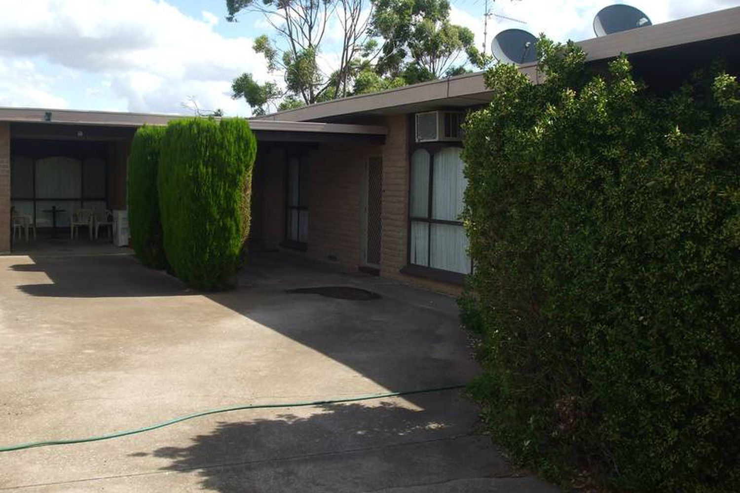 2 / 5 Schwarz Avenue, Horsham