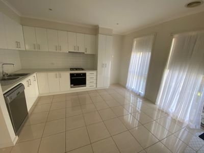 1 / 10-12 Fishburn Grove, Harkness