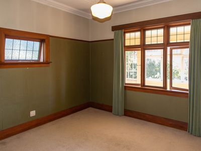 32 Garfield Avenue, Roslyn