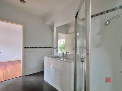 2 / 8 Faye Street, Reservoir