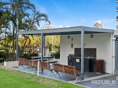 1102 / 4 COMO CRESCENT, Southport