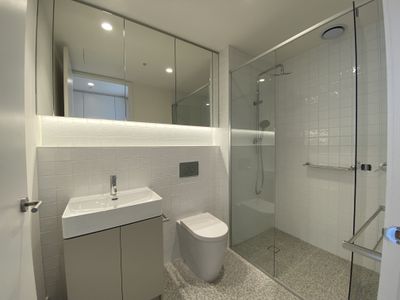 710 / 20 Wardens Walk, Coburg