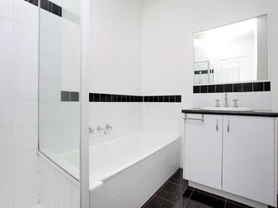 52 Central Park Avenue, Maribyrnong