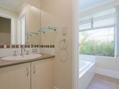 15 Yindana Boulevard, Lakelands