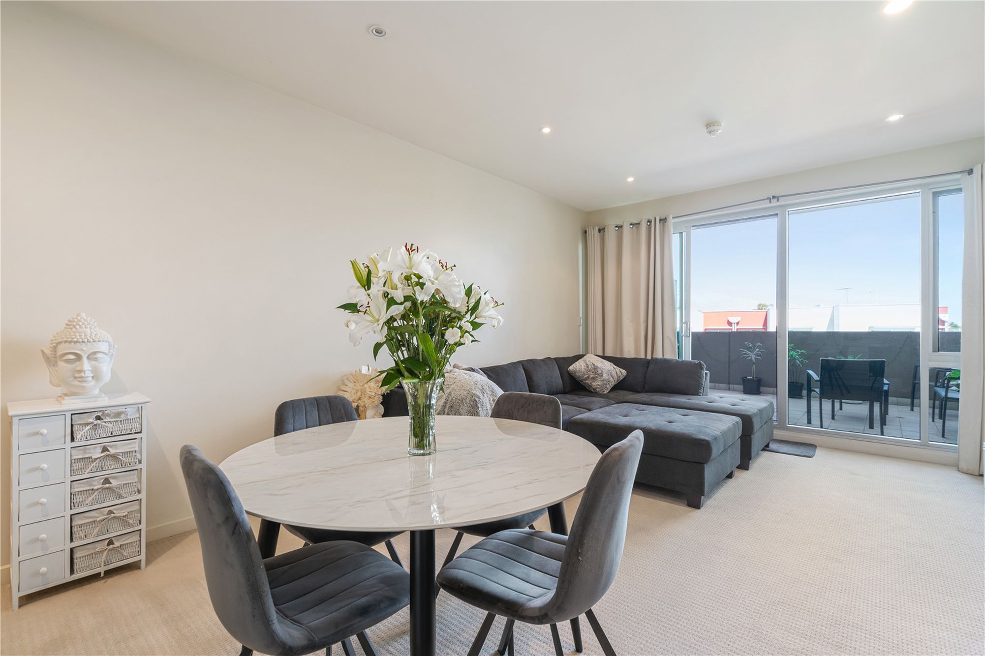 215 / 1-2 Tarni Court, New Port