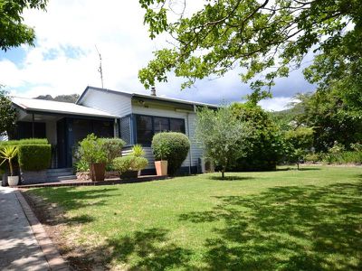 12 Lakeside Avenue, Mount Beauty