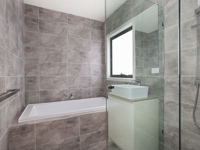 2/4 Hutchison St, Niddrie