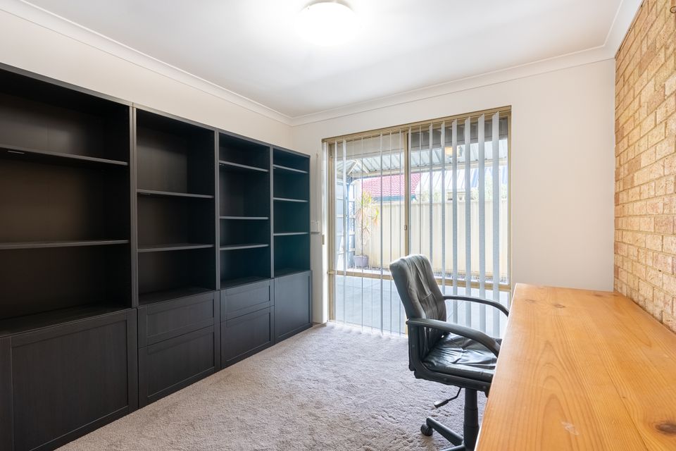 594 Safety Bay Rd, Waikiki