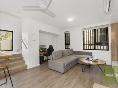 4 / 5 Kingsway Place, Townsville City