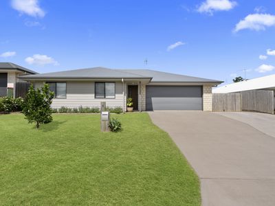 8 Pinnacles Drive, Glass House Mountains