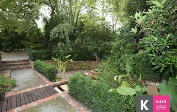 4 Paul Grove, Beaconsfield Upper